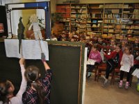 11.22 Kolo Przyjaciol Biblioteki Pasowanie I kl
